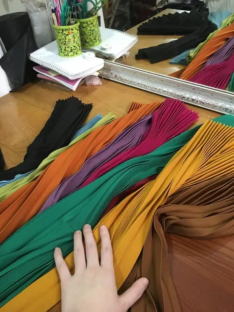 أقمشة بليسيه بألوان متعددة